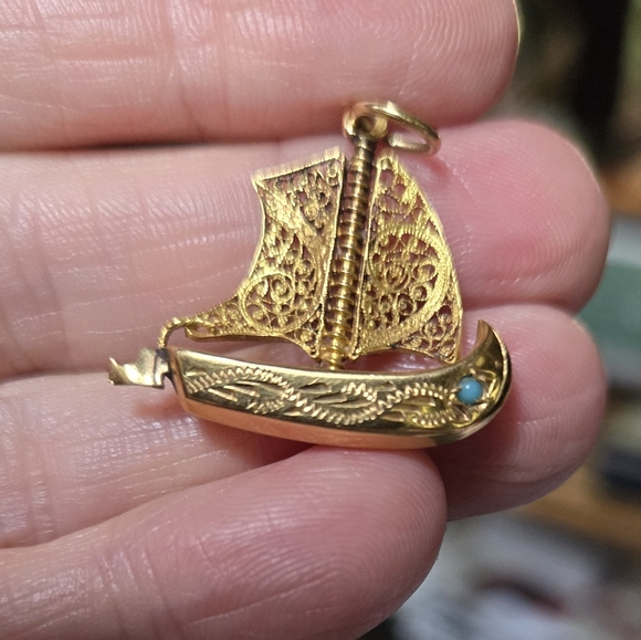 24k gold sail boat with turquoise gem vintage 1940's piece - Picture 4 of 9